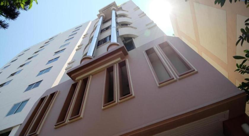Alameda Suites Hotel Bangkok Exterior photo